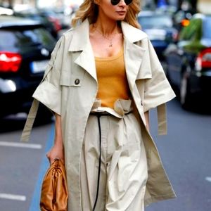 Bebe trench coat 💛